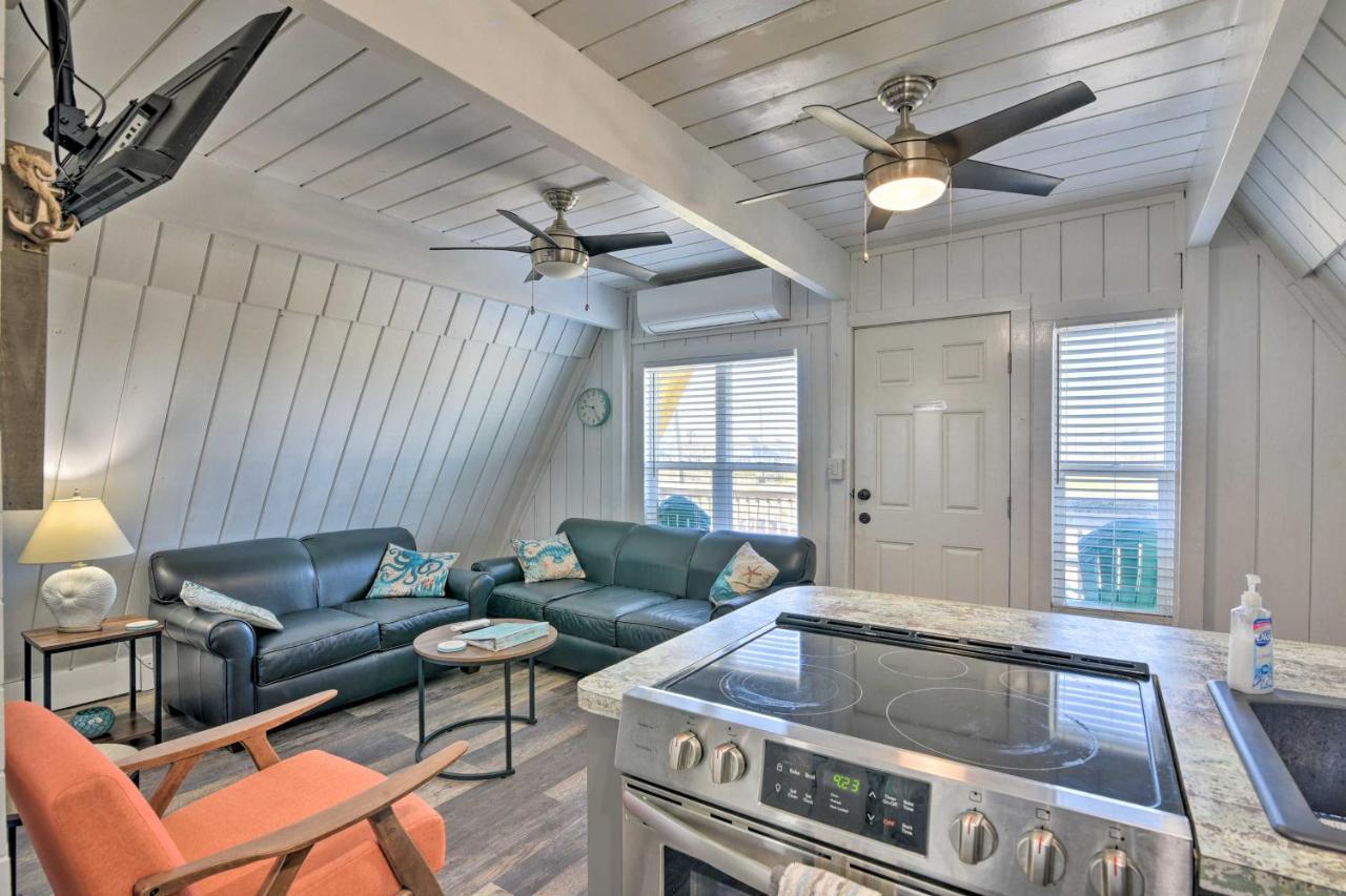 A-Frame Home With Deck - 2 Blocks To Surfside Beach! المظهر الخارجي الصورة