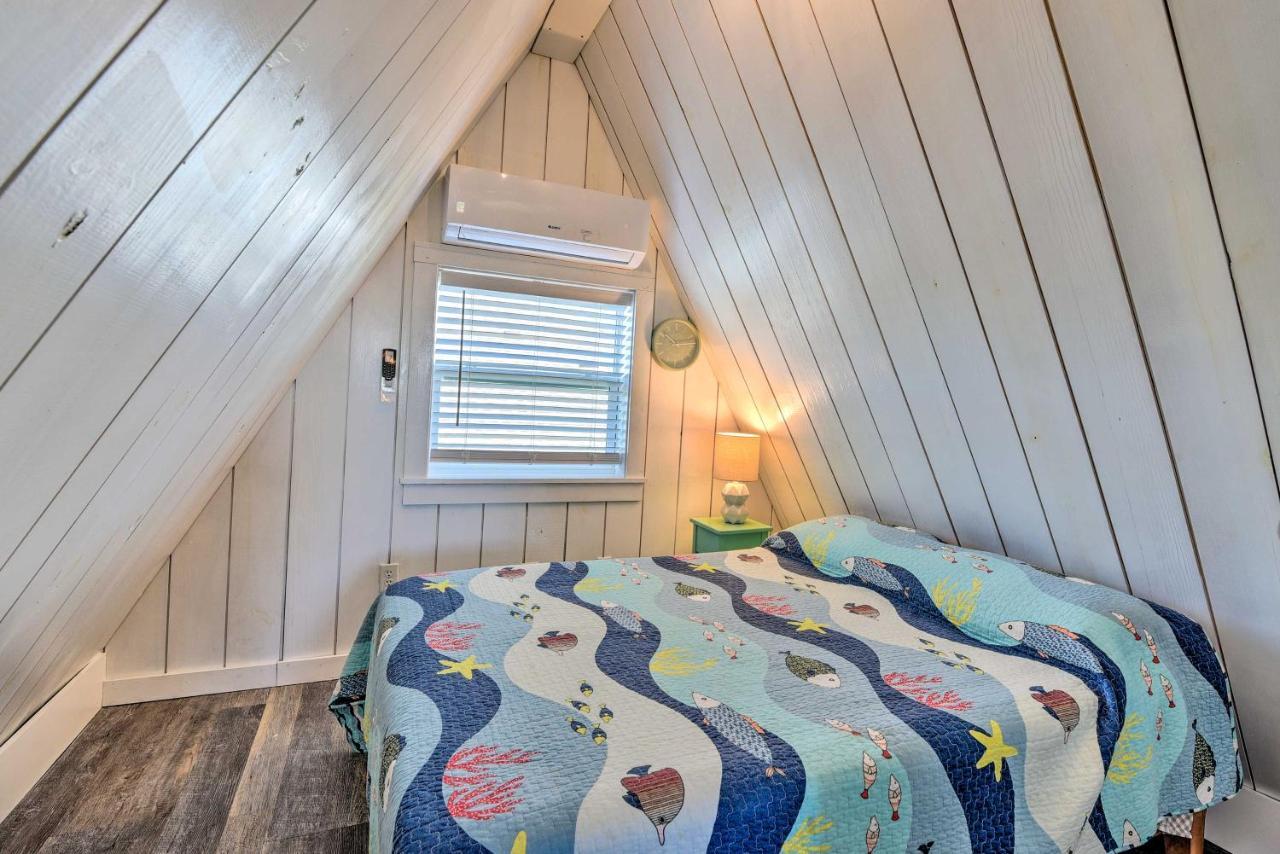 A-Frame Home With Deck - 2 Blocks To Surfside Beach! المظهر الخارجي الصورة