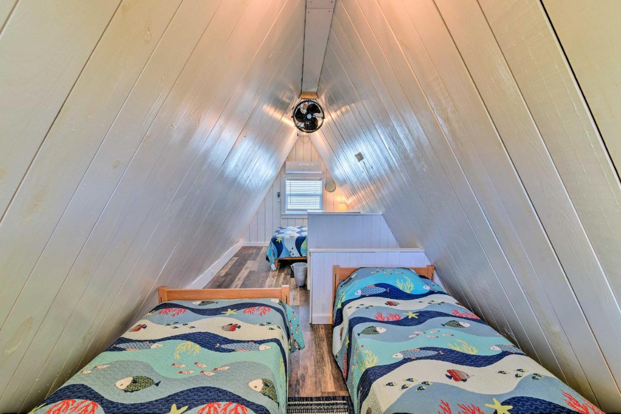 A-Frame Home With Deck - 2 Blocks To Surfside Beach! المظهر الخارجي الصورة